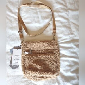 Baggallini Modern Pocket Crossbody Bag - Taupe Shearling - NWT